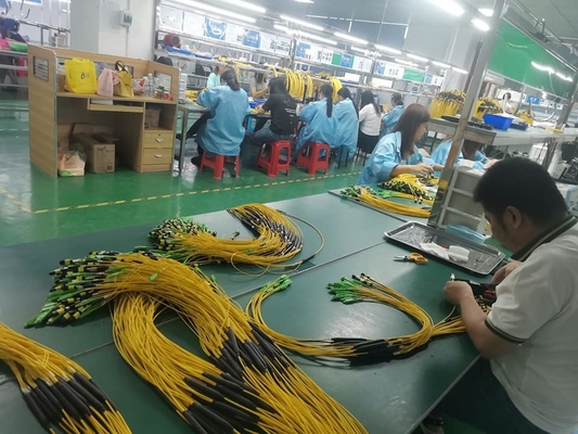 24 rdzenia MTP Kabel trunkowy Jumper światłowodowy dla centrum danych FTTX PVC Dostosowywalny