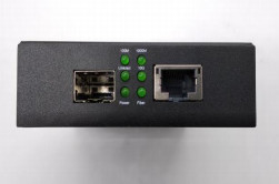 10G Unmanaged Media Converter z portem SFP+ i RJ45