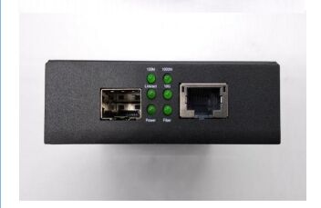 10G niezarządzany konwerter światłowodowy z portem SFP+& RJ45 Sprzedaż bezpośrednia fabryczna Niezawodne połączenie sieciowe