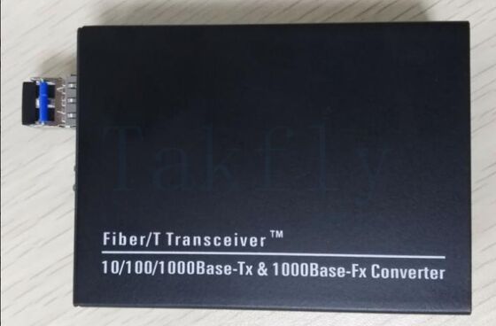 10/100/1000M Auto-Negotiation Media Converter,Chip o niskiej temperaturze, bez wentylatora chłodzącego,niezawodna konwersja światła włókienniczego na Ethernet