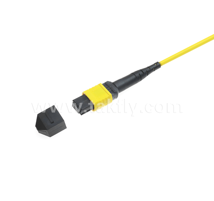 Opancerzony kabel krosowy MPO/MTP – solidna metalowa osłona, zapobiega uszkodzeniom i zmiażdżeniom gryzoni, do zastosowań FTTA / Przemysł / Górnictwo