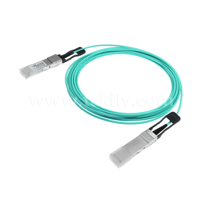 Aktywny kabel światłowodowy 40G QSFP+ – 4-kanałowy Full-Duplex, 11,3 Gb/s na kanał, niskie zużycie energii, możliwość wymiany podczas pracy