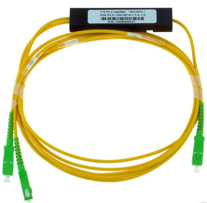 Rozdzielacz PLC 1x2 ABS z SC APC SM G657A1 w kablu światłowodowym 2,0 mm