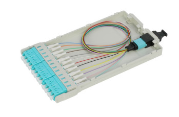 Sliding Design MTP/MPO Cassette Management Panel dla przewodów o średnicy 0,9 / 2,0 / 3,0 mm -40 °C do 80 °C