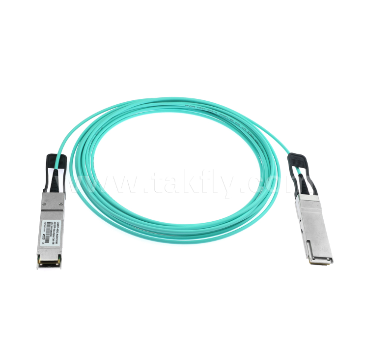 Aktywny kabel światłowodowy 40G QSFP+ – 4-kanałowy Full-Duplex, 11,3 Gb/s na kanał, niskie zużycie energii, możliwość wymiany podczas pracy